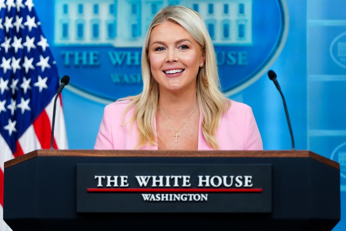 Kakakin Fadar White House Karoline Leavitt Za Ta Ajiye Mukami