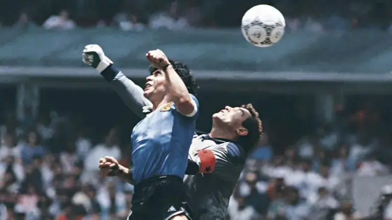 Ƙwallon “Hand of God” na Maradona ya samu mai siya kan £2.5m